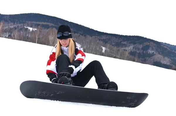 Mujer con snowboard de pie en la cima de la montaña nevada —  Fotos de Stock