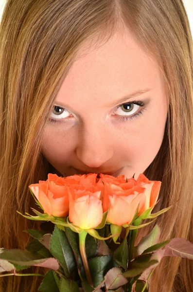 Mooie vrouw met roos zijaanzicht — Stockfoto