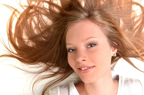 Adolescente menina bonita alegre desfrutando isolado no fundo branco — Fotografia de Stock