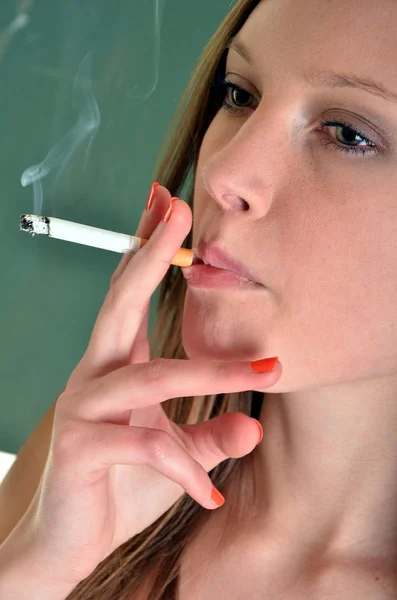 Kouření žena — Stock fotografie