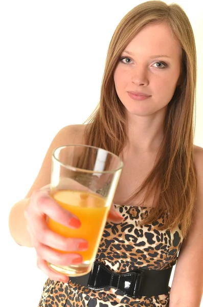 오렌지 주스를 마시는 여자 — 스톡 사진