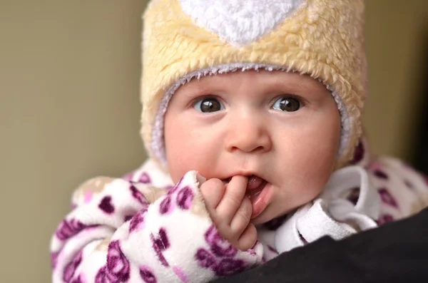 Bebê em chapéu de inverno — Fotografia de Stock