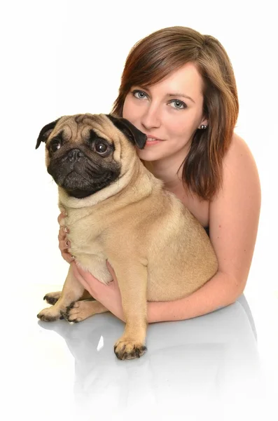 Жінка з собакою ізольована на білому тлі — стокове фото
