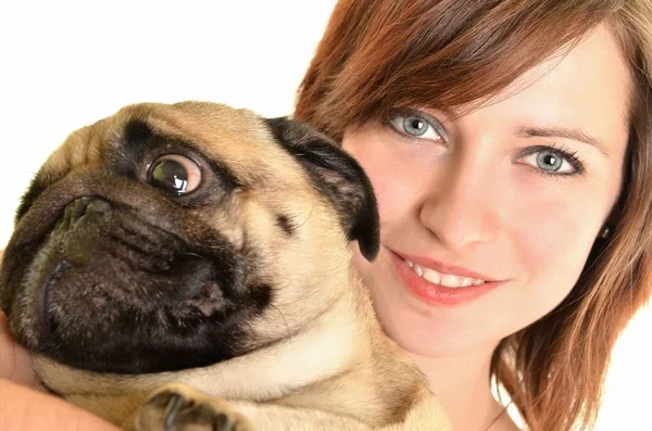 Mulher com cão isolado no fundo branco — Fotografia de Stock