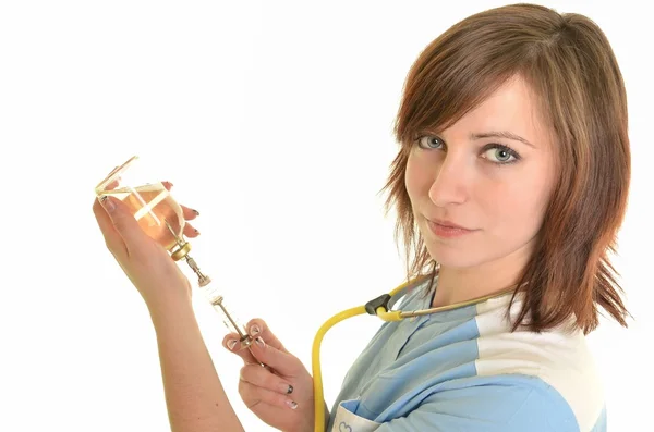 女医疗医生微笑着用听诊器。孤立在白色 backgrou — 图库照片