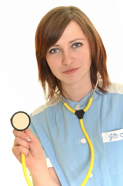 Усміхнена жінка-лікар зі стетоскопом. Ізольовані на білому фоні — стокове фото