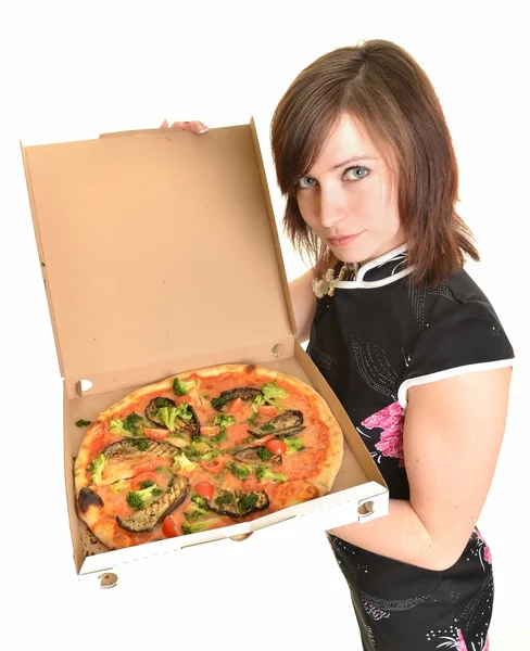 Porträtt av ung kvinna med pizza isolerad på vit — Stockfoto
