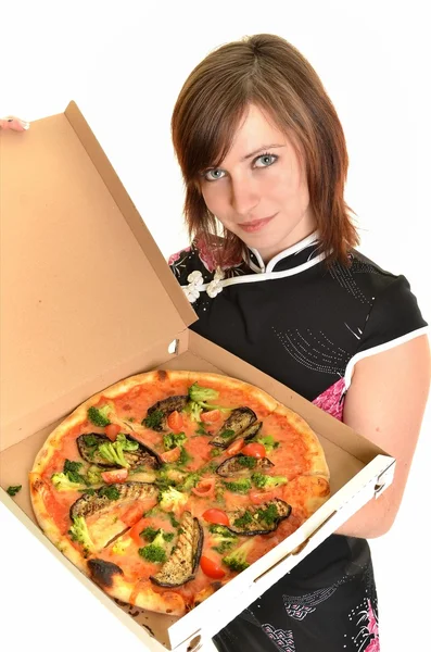 Πορτρέτο της νεαρής γυναίκας με πίτσα που απομονώνονται σε λευκό — Φωτογραφία Αρχείου