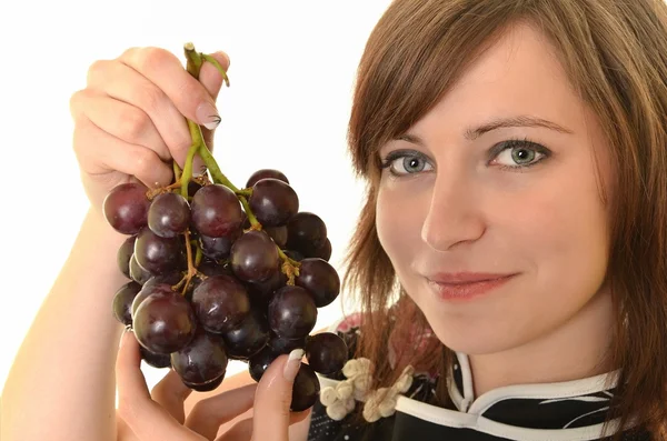 Bella giovane donna con uva — Foto Stock