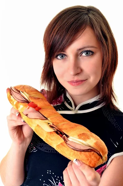Jovem mulher comer fast food — Fotografia de Stock