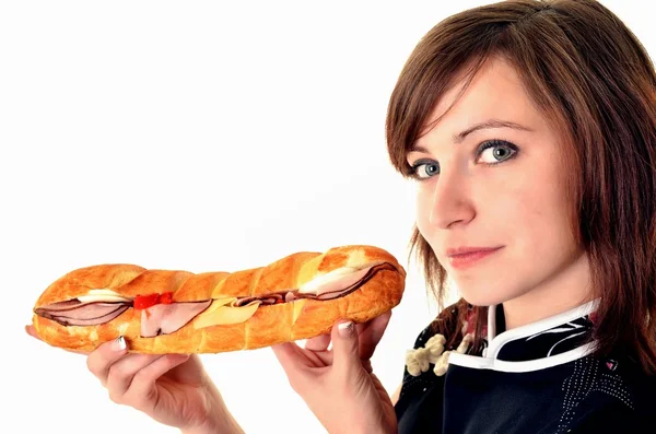 Młoda kobieta jedzenie fast food — Zdjęcie stockowe