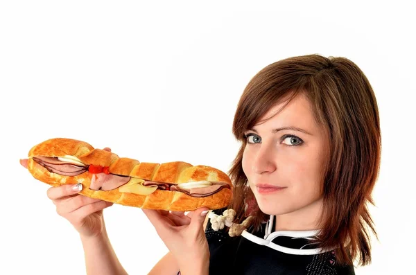 Mujer joven comiendo comida rápida — Foto de Stock