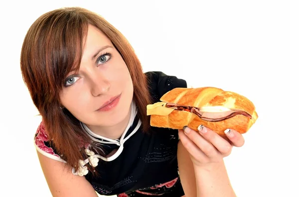 Giovane donna mangiare fast food — Foto Stock