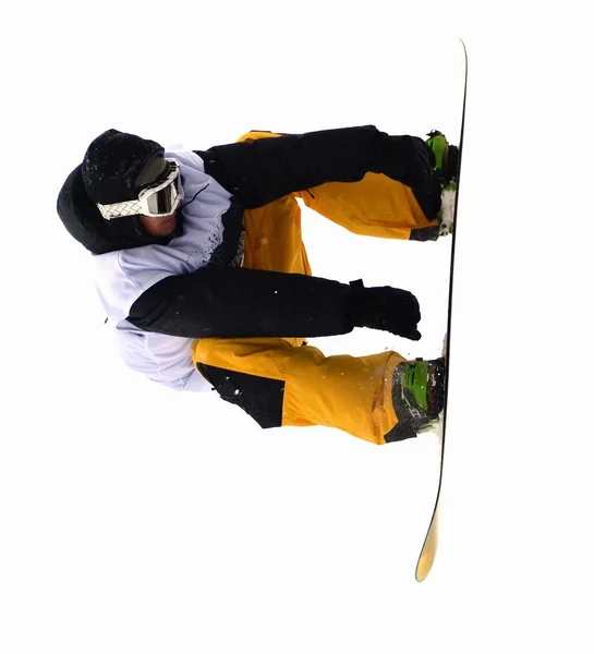 Snowboardåkare hoppar i höga berg på solig dag. — Stockfoto