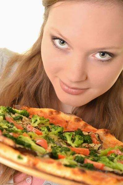 Meisje eten pizza geïsoleerd op wit — Stockfoto