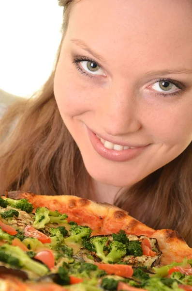 Kız beyaz izole pizza yemek — Stok fotoğraf
