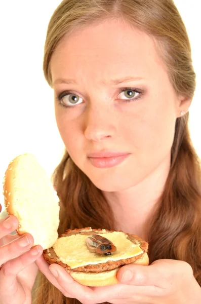 Překvapen žena s burger s šváb — Stock fotografie