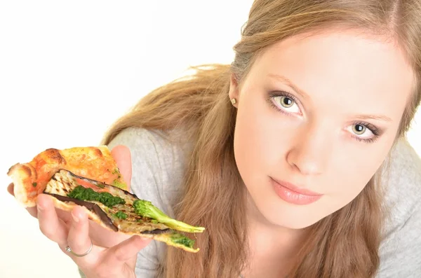 女孩吃披萨上白色隔离 — 图库照片