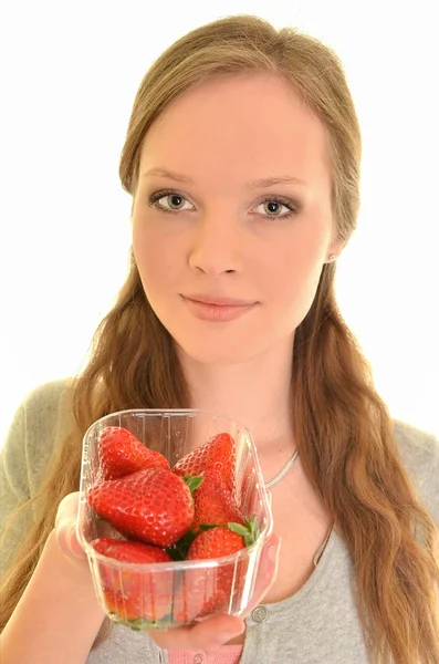 Frau mit Erdbeere — Stockfoto