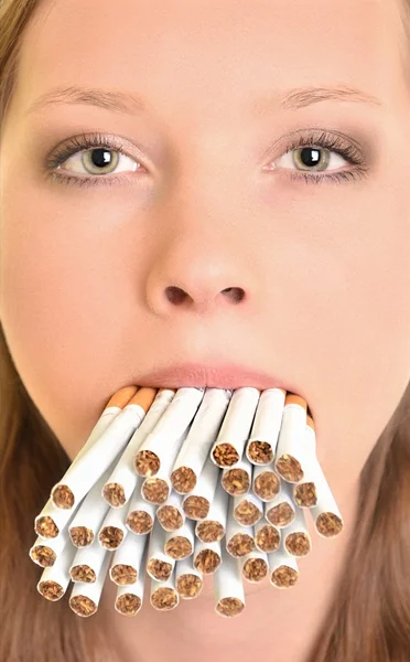 吸烟的女人 — 图库照片