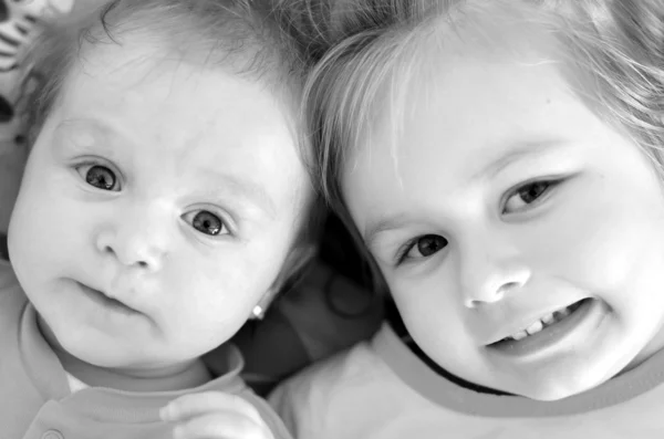 두 아름 다운 아기 — 스톡 사진