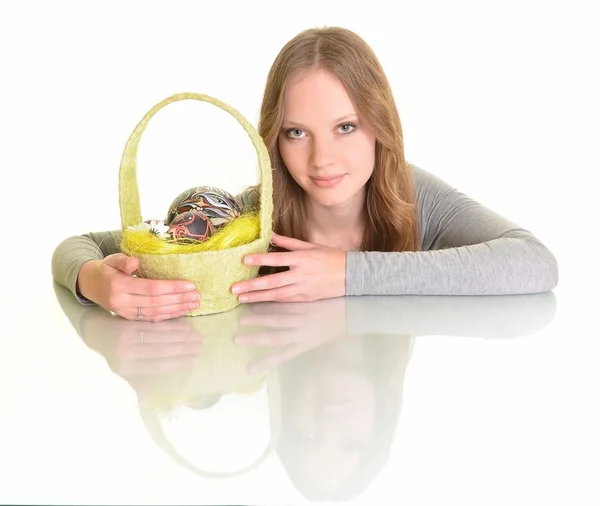 Žena s velikonočními vejci — Stock fotografie