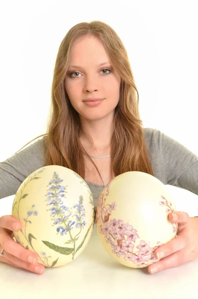 Retrato de modelo sexy sosteniendo huevos de Pascua —  Fotos de Stock