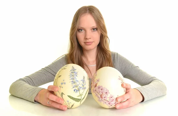 Retrato de modelo de moda sexy segurando ovos de Páscoa — Fotografia de Stock