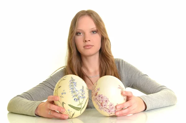 Retrato de modelo de moda sexy segurando ovos de Páscoa — Fotografia de Stock