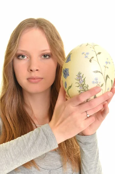 性感时装模特举行复活节彩蛋的肖像 — 图库照片
