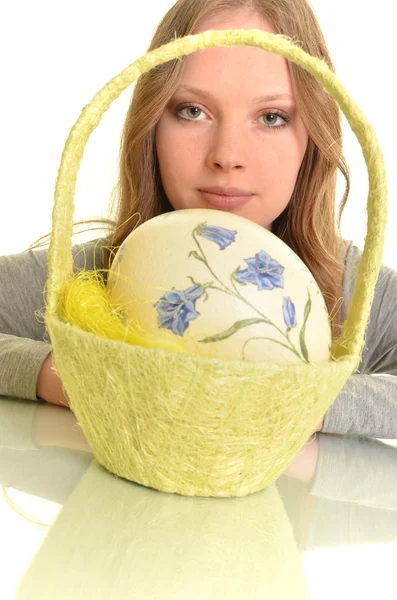 Seksi manken Paskalya yumurtaları holding portresi — Stok fotoğraf
