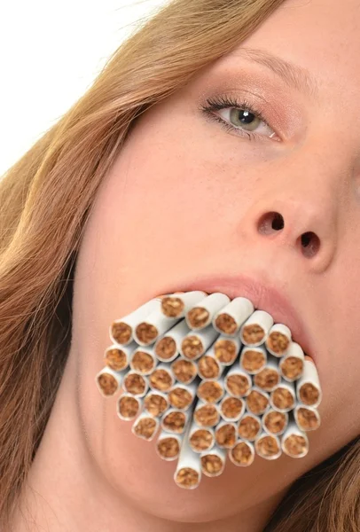 धूम्रपान करणारी स्त्री — स्टॉक फोटो, इमेज