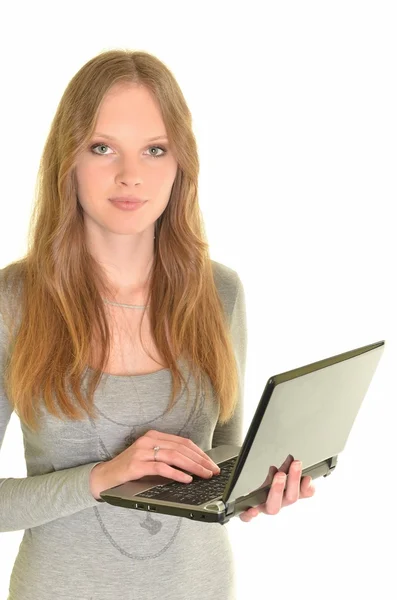 Frau mit Laptop in den Händen isoliert auf weiß — Stockfoto
