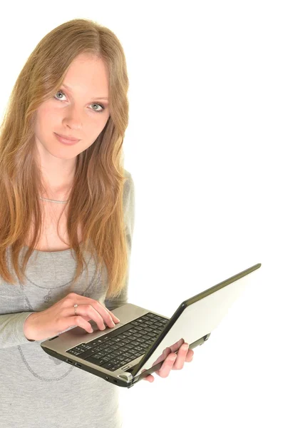 Kvinna med laptop i händerna isolerad på vit — Stockfoto