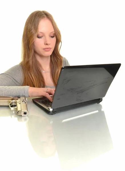 笔记本电脑在手上白色隔离中的女人 — 图库照片