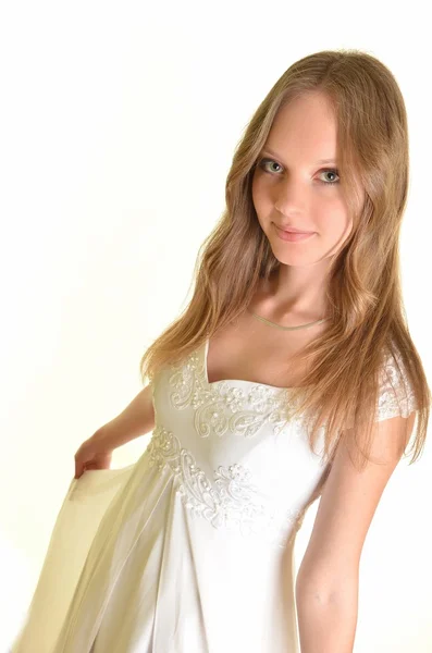 Flicka i vit klänning — Stockfoto