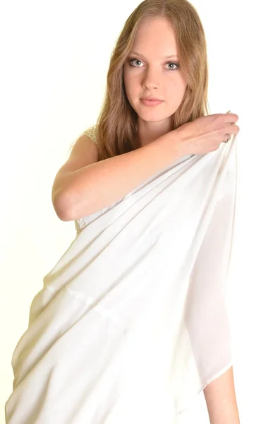Дівчина в білій сукні — стокове фото