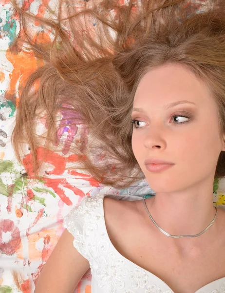 Teen flicka vackra glada njuter isolerad på vit bakgrund — Stockfoto