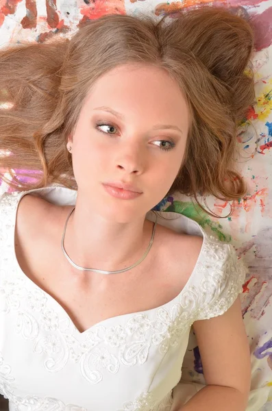 Tini lány szép vidám élvezi elszigetelt fehér background — Stock Fotó