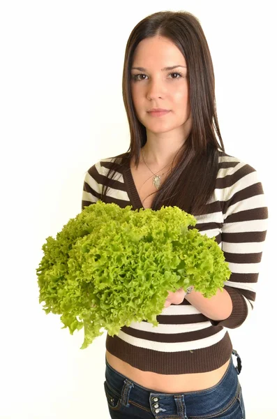 Yeşil salata holding ve gülümseyerek, beyaz arka plan üzerinde mutlu bir genç kadın — Stok fotoğraf