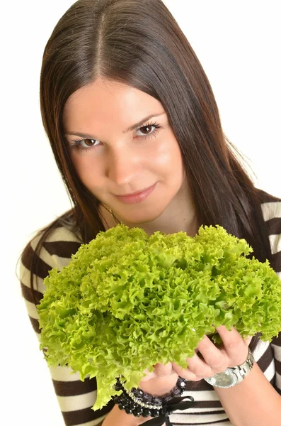 Gelukkig jonge vrouw bedrijf groene sla en glimlachend, op witte achtergrond — Stockfoto