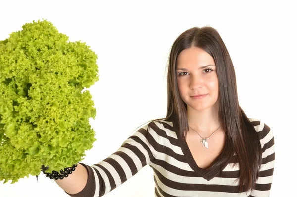Щаслива молода жінка тримає зелений салат і посміхається, на білому тлі — стокове фото