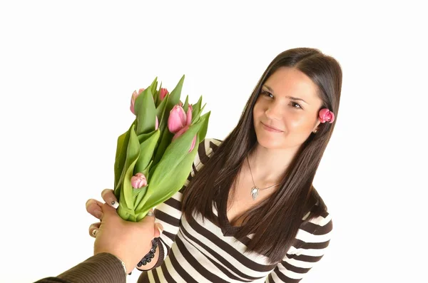 Mulher recebe flores — Fotografia de Stock