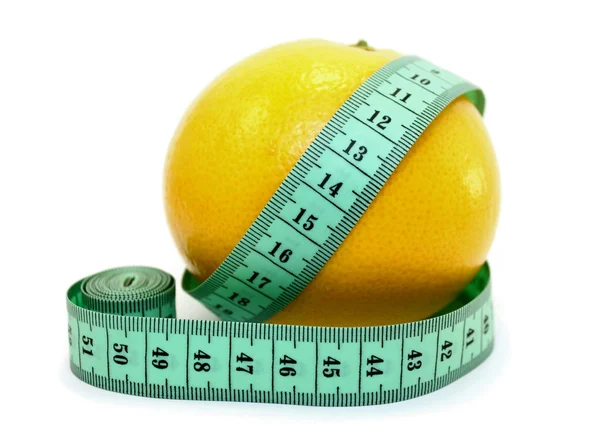 新鲜葡萄柚与测量卷尺 — 图库照片