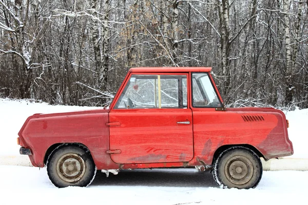 Staré červené auto — Stock fotografie