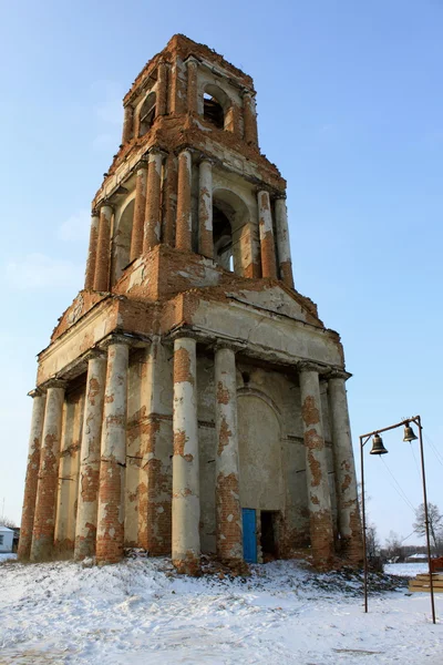 De oude kerk met pijlers — Stockfoto