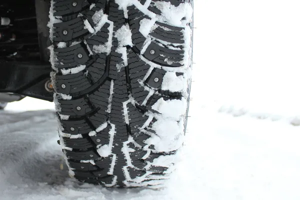 겨울에 초호화 스노우 타이어 스톡 이미지
