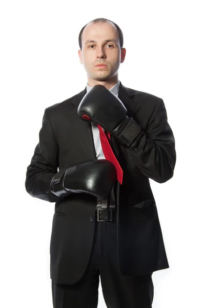 Uomo d'affari che lega una cravatta con i guanti da boxe — Foto Stock