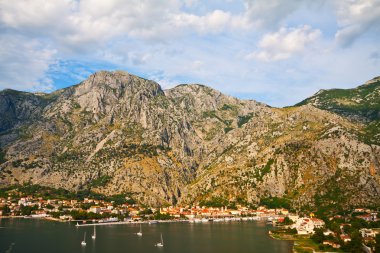 kotor ve boka kotorska defne üzerinde panoramik görünüm