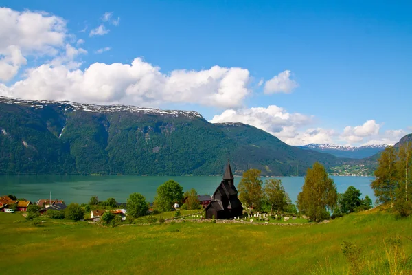 Roubených církev - tradiční norwagian budovy — Stock fotografie